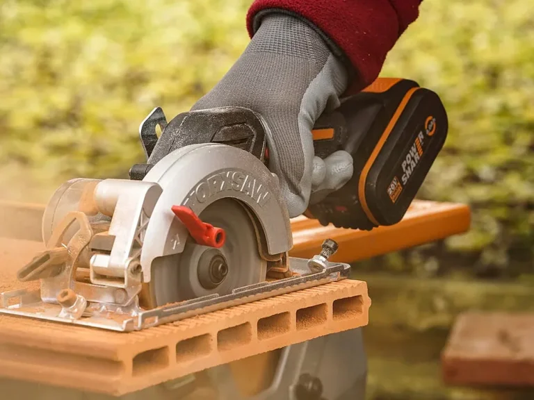 5 Best Compact Circular Saws in 2025